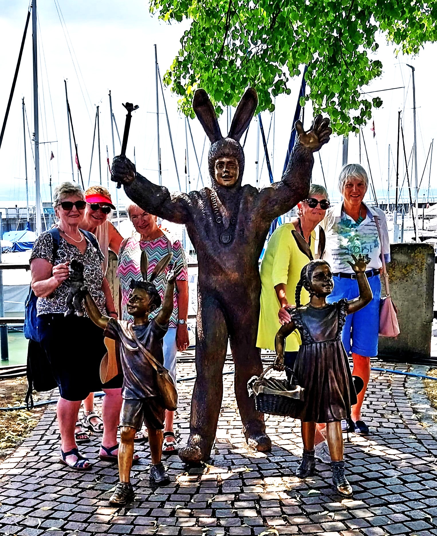 Kanu-Frauen treffen den Seehasen 